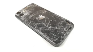 iPhone 11 Gehaeuse defekt