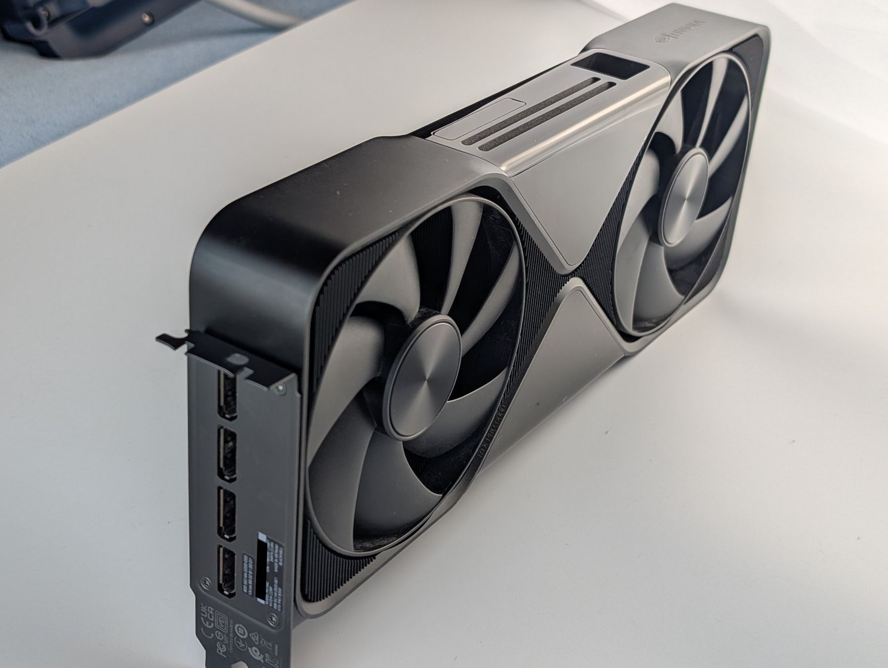 PNY Nvidia RTX Pro 6000 Blackwell Workstation 96GB VRAM inkl. Garantie 8 PNY Nvidia RTX Pro 6000 Blackwell Workstation 96GB VRAM inkl. Garantie – Bild 8